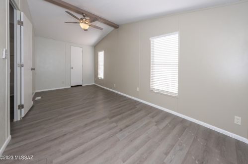 55 King Rd, Tucson AZ 85705-3217 exterior