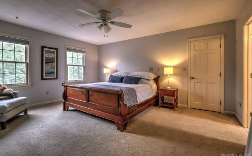 55 Mtn Brk Rd, North Haven CT 06473-1019 exterior