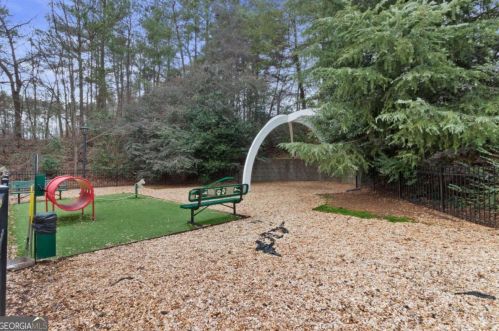 795 Hammond Dr, Atlanta GA 30328-5517 exterior