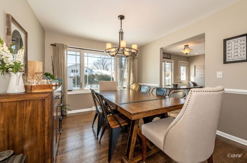 828 Stratford Ave, Elmhurst IL 60126-4651 exterior