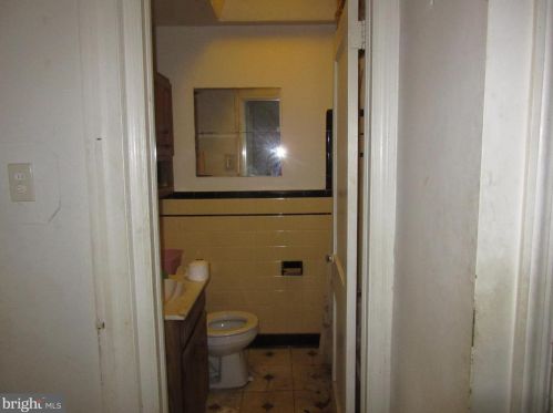 1326 Wycombe Ave, Darby PA 19023-1327 exterior