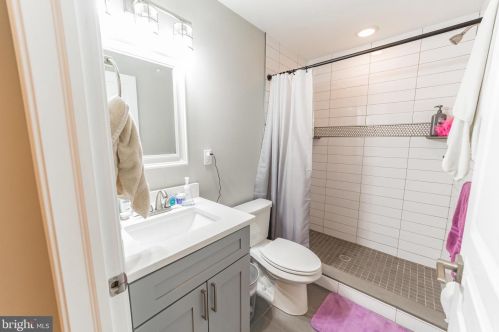 1239 17 St, Philadelphia PA 19121-5029 exterior