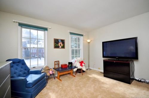 100 Pierce Blvd, Windsor CT 06095-1787 exterior