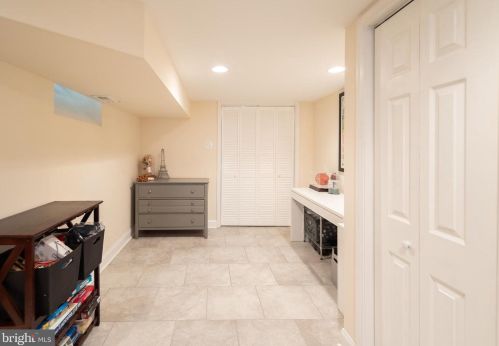 2342 Carpenter St, Philadelphia PA 19146-2418 exterior