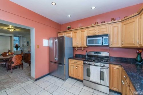 71 St, Union City NJ 07086-7101 exterior