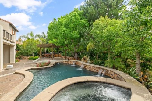 10464 Caribou Way, Tustin CA  92782-1470 exterior