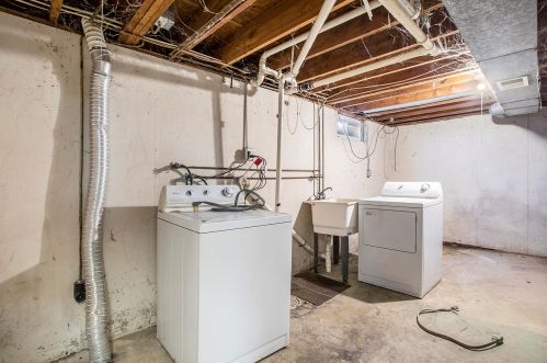 8839 Maplewood Dr, Berrien Springs MI 49103-1420 exterior