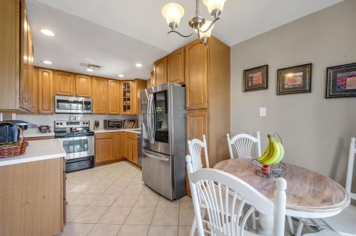 15 Farmstead Rd, Commack NY 11725-1506 exterior