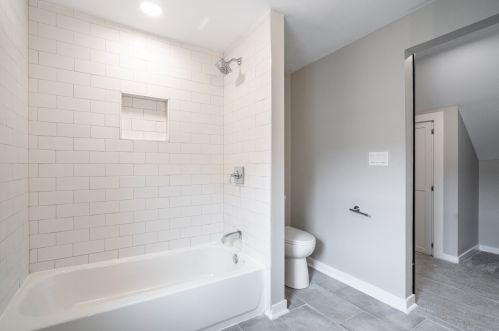 332 Clarence St, Milwaukee WI 53207-1547 exterior