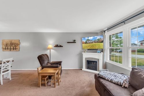 165 Conneaut Dr, Pittsburgh PA 15239-2630 exterior