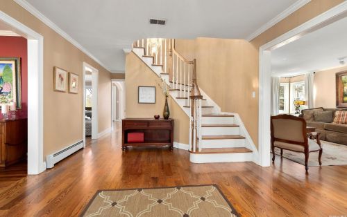 103 Buttonwood Dr, Huntington Station, NY 11746-4834