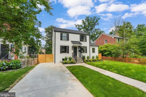 1505 Crestwood Dr, Alexandria VA  22302-2303 exterior