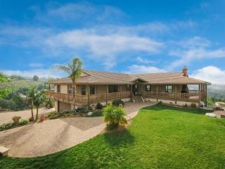 2187 Mil Sorpresas Dr, Fallbrook, CA 92028-1833