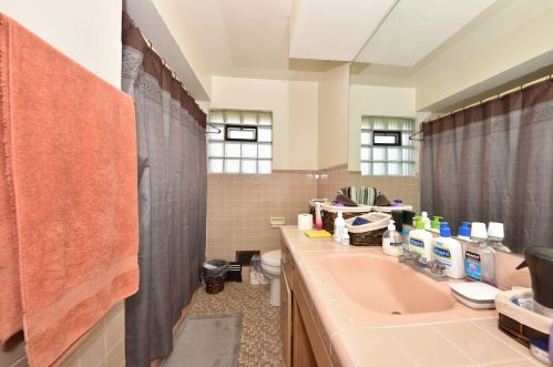 3284 45th St, Milwaukee WI 53219-4815 exterior