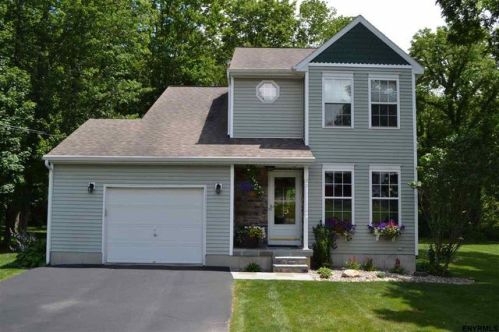 140 Maple Ave, Schenectady NY  12302-4615 exterior