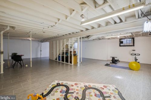 1006 Farm Haven Dr, Rockville MD 20852-4244 exterior