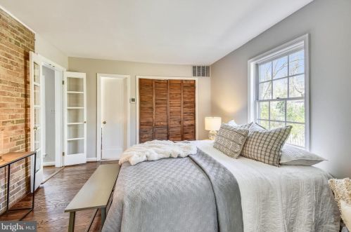 4206 Mt Vernon Memorial Hwy, Alexandria VA 22309-2809 exterior