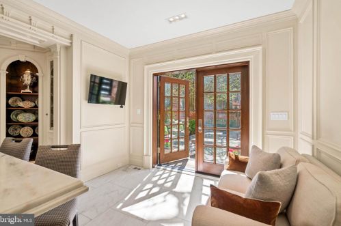 2446 Kalorama Rd, Washington DC 20008-1625 exterior