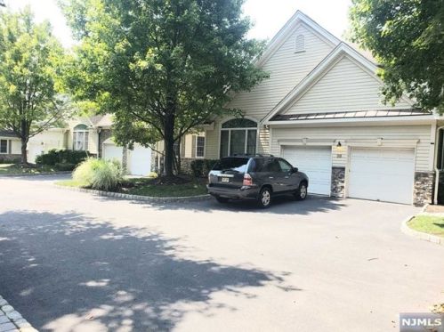 28 Schindler Ct, Upper Saddle River NJ  07458-2361 exterior