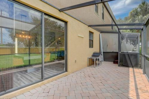 7468 Bristol Cir, Naples FL 34120-0693 exterior