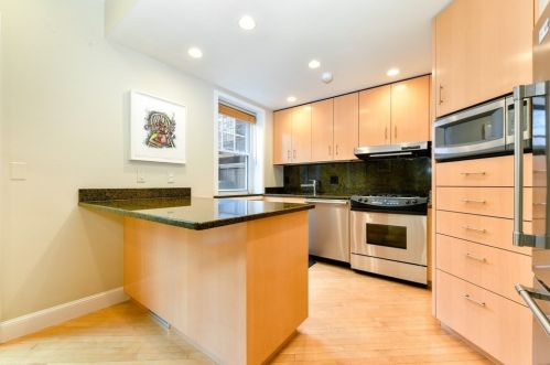 82 Monmouth St, Brookline MA  02446-5607 exterior