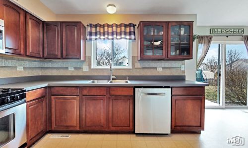 605 Crystal Dr, Joliet IL 60404-6094 exterior