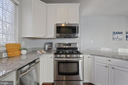 6747 Applemint Ln, Alexandria VA 22310-2649 exterior