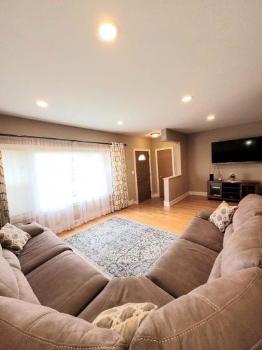 2305 73rd Ave, Chicago, IL 60707-2736