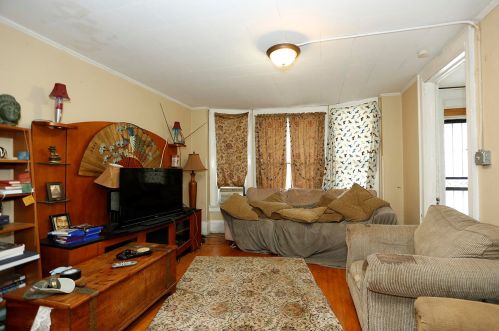 2442 Hubbard St, Milwaukee, WI 53212-2828