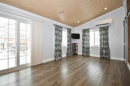 921 Meadowcroft Ave, Pittsburgh PA 15216-1119 exterior