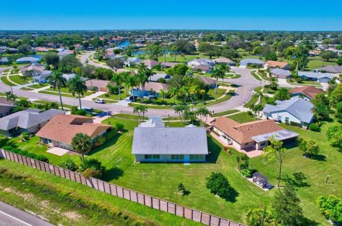 112 Bordeaux Cir, Naples FL exterior