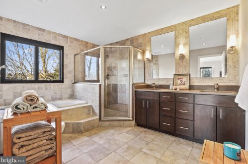 7 Hanover Ct, Princeton NJ 08540-7067 exterior