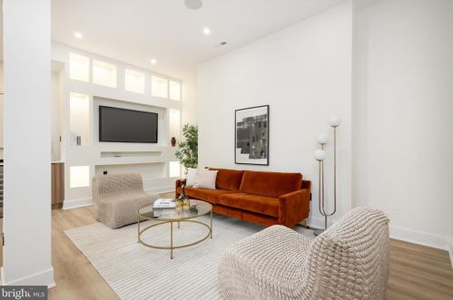 6627 Lincoln Dr, Philadelphia PA exterior