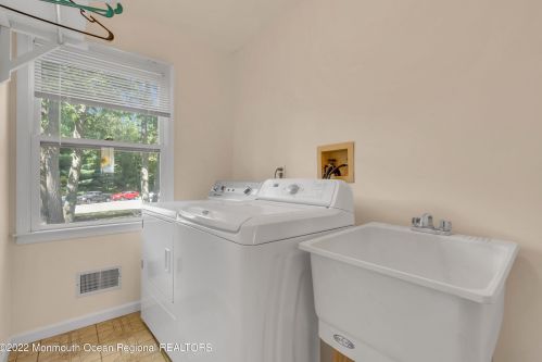 5 Dickens Ct, Jackson Twp NJ  08527-2844 exterior