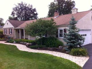 1305 Hawthorn Rd, Schenectady, NY 12309-2501