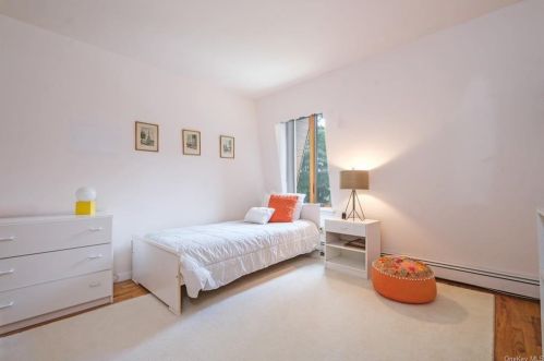 22 Carolyn Pl, Armonk NY 10504-1101 exterior