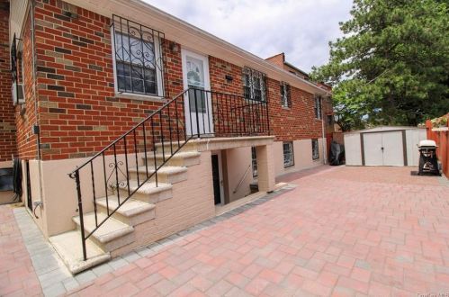 2542 Bouck Ave, Bronx NY 10469-5710 exterior