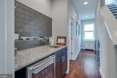 925 Lawrence St, Philadelphia PA 19122-3721 exterior