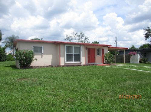 435 Airoso Blvd, Fort Pierce FL  34983-2071 exterior