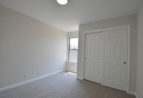 2103 Bristol Park Cir, Turlock CA  95382-2965 exterior