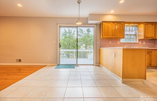 6 Sarah Ct, Edison NJ 08817-2288 exterior