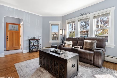 4854 Melvina Ave, Chicago, IL 60630-2906