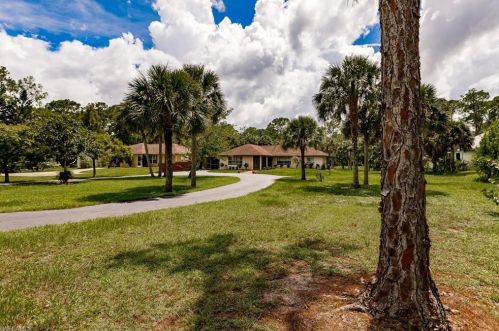 3770 25th Ave, Naples, FL 34117-7128