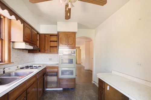 8516 Blackstone Ave, Chicago IL 60637-1823 exterior