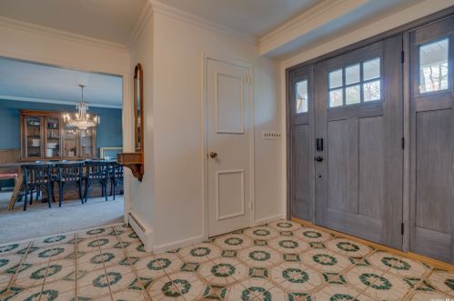 16 Clayton Dr, Huntington Station NY 11746-5503 exterior