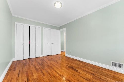 256 Robinson Ave, Bronx NY 10465-3139 exterior