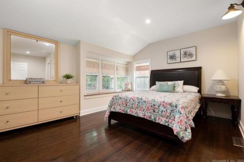 44 Nursery St, Norwalk CT 06850-1718 exterior