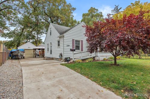 229 Holly St, Grand Rapids, MI 49548-4245