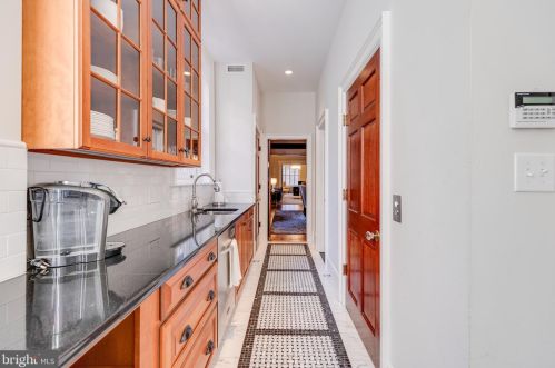 2101 Delancey St, Philadelphia PA 19103-6408 exterior