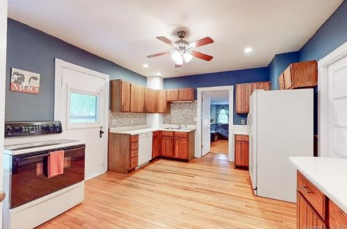 101 Broad St, Killingly, CT 06239-3606